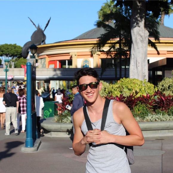 Meet your Posher, Justin - Picture 1 of 1